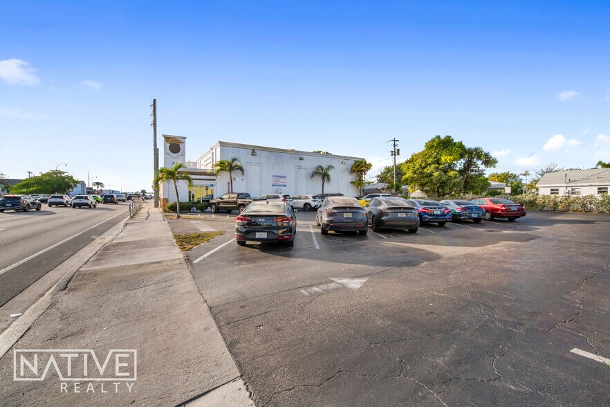 More Photos Of 311-313 E Hallandale Beach Blvd, Hallandale Beach Freestanding For Lease