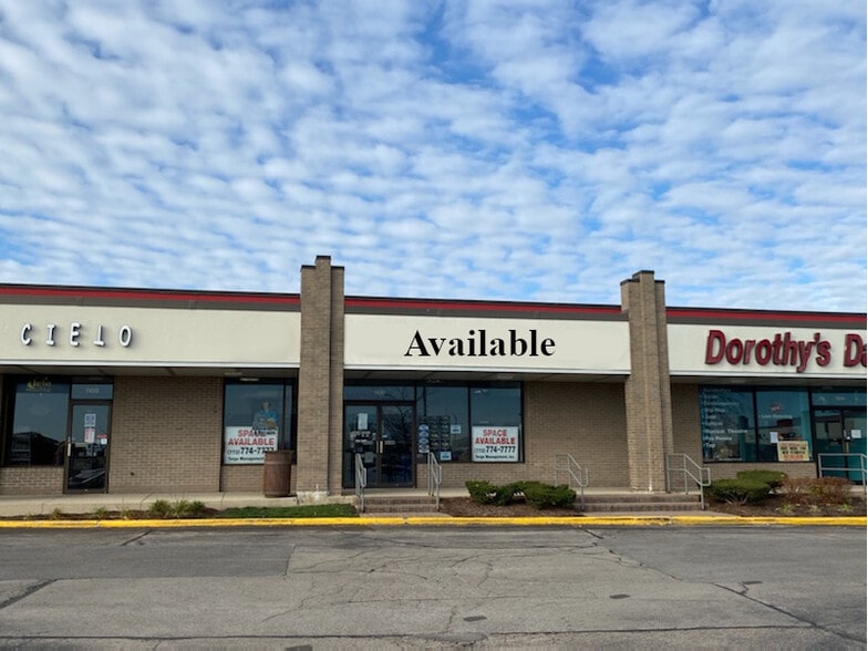 1102 S Roselle Rd, Schaumburg, IL 60193 For Lease