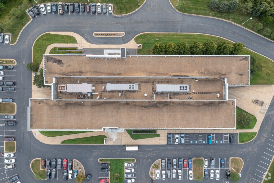 More Photos Of 2000 Auburn Dr, Beachwood Coworking Space