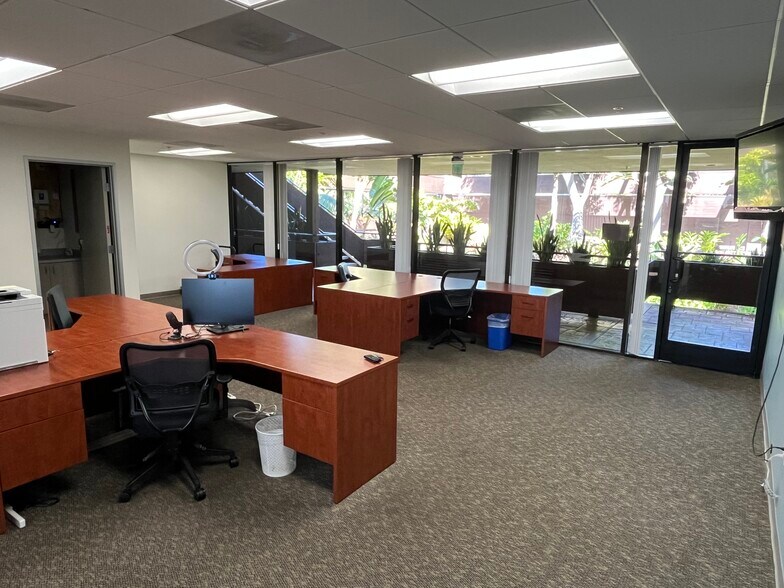More Photos Of 445 Marine View Ave, Del Mar Office For Lease
