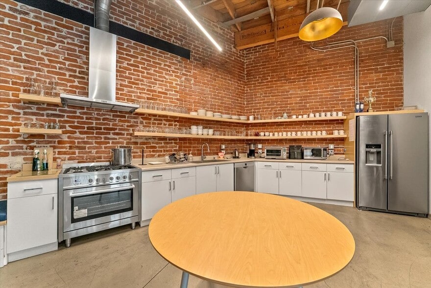 More Photos Of 308-312 S Alameda St, Los Angeles Office For Lease