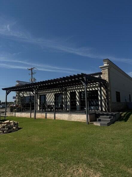 More Photos Of 424 S Main St, Newcastle Office For Lease