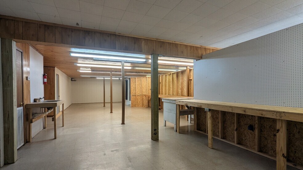 More Photos Of 5733 Highway 69 S, Kountze Freestanding For Sale
