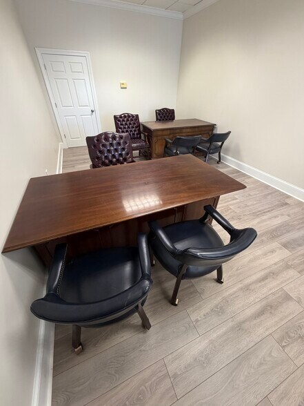 More Photos Of 2325 Log Cabin Dr SE, Atlanta Office For Lease