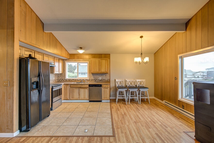 More Photos Of 798 Ocean Shores Blvd NW, Ocean Shores Bar For Sale