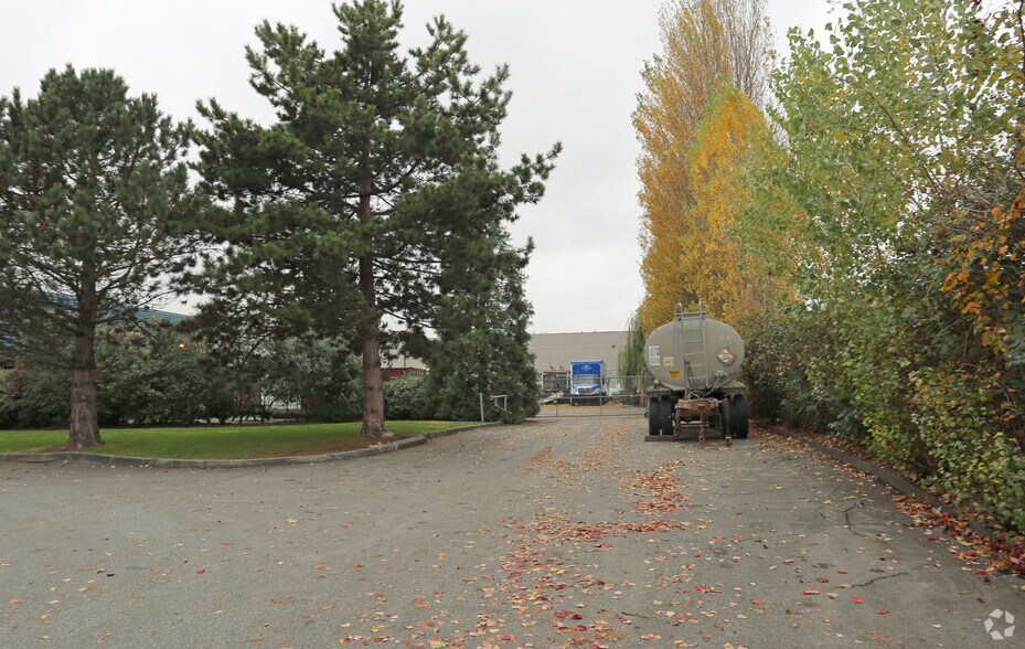 More Photos Of 7293 Wilson Ave, Delta Service For Lease