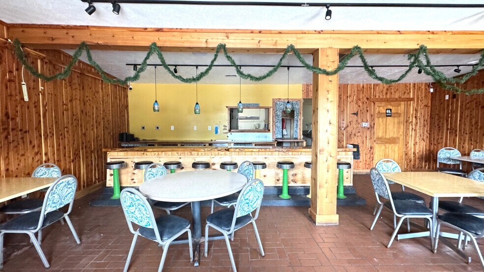 More Photos Of 201 W 7th St, Evart Restaurant For Sale