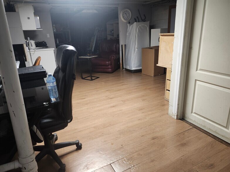 More Photos Of 1499 Main St E, Hamilton Storefront Retail Residential For Sale