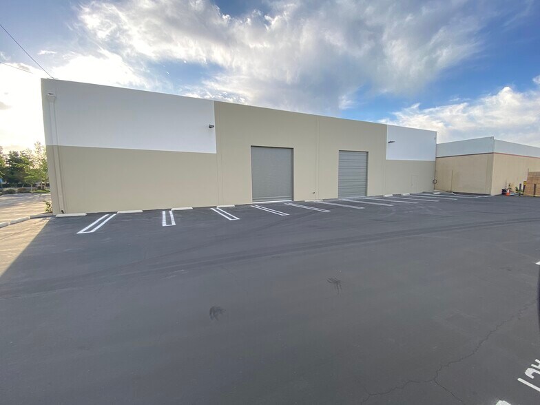 More Photos Of 9207 Eton Ave, Chatsworth Warehouse For Lease