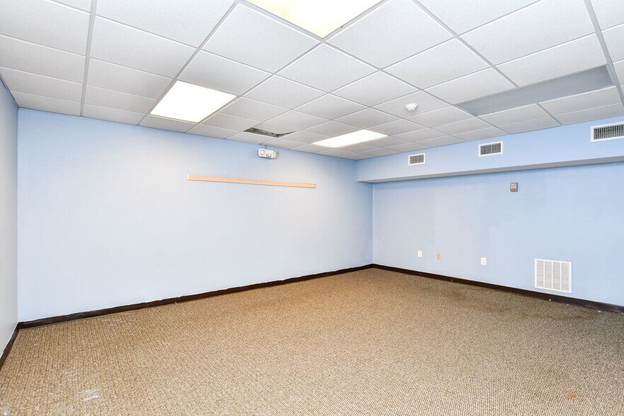 More Photos Of 429 N Main St, Greenville Office Residential For Sale