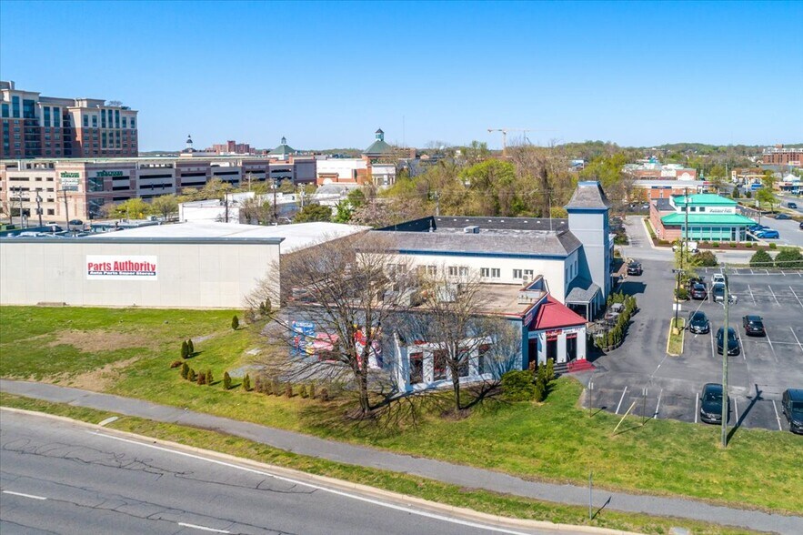 More Photos Of 2049 West St, Annapolis Freestanding For Lease