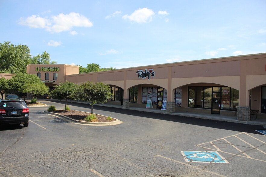 More Photos Of 520 N Cunningham Ave, Urbana Unknown For Lease