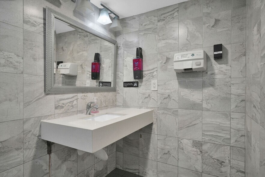 More Photos Of 3800 SW 8th St, Coral Gables Restaurant For Sale