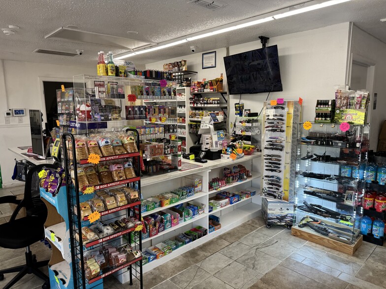 More Photos Of 38010 15th Ave, Zephyrhills Freestanding For Sale