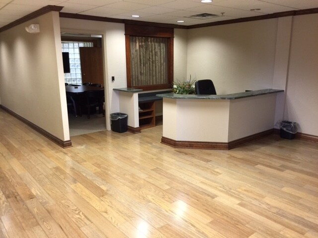 More Photos Of 2800-2828 W Country Club Dr, Oklahoma City General Retail For Lease