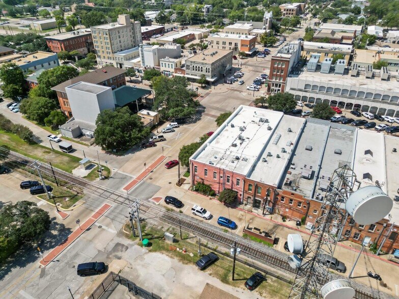 More Photos Of 106 E 26th St, Bryan Office For Lease
