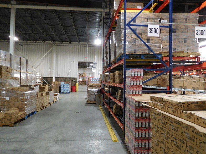 More Photos Of 2651 N Eastgate Ave, Springfield Distribution For Lease