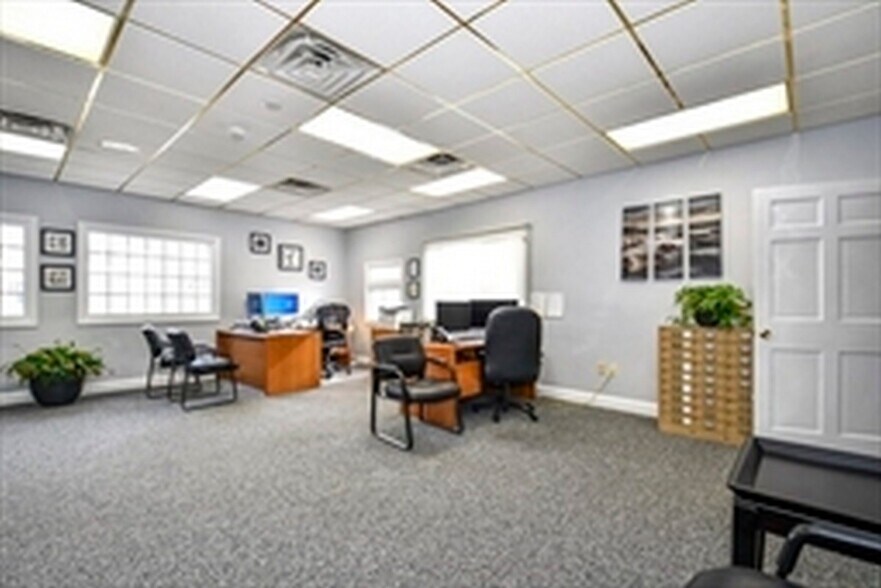 More Photos Of 977 South St, Fitchburg Office For Sale