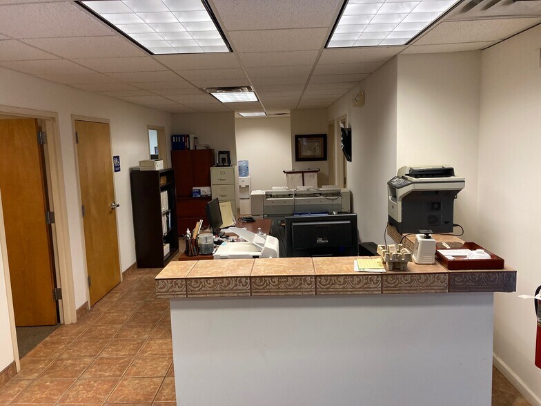 More Photos Of 1700-1720 Sylvan Ave, Hamilton Flex For Sale