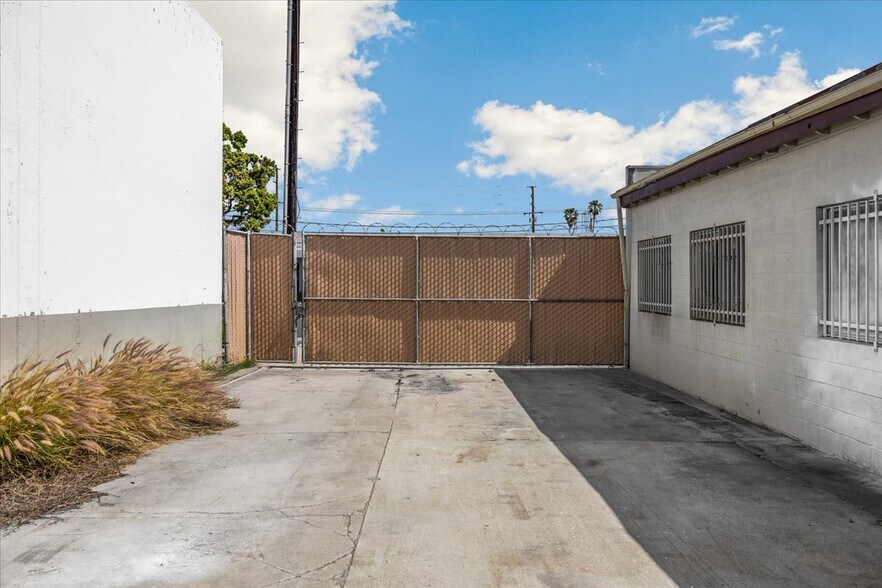 More Photos Of 1409 E St. Gertrude Pl, Santa Ana Warehouse For Sale