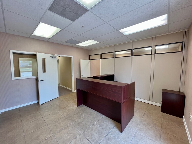 More Photos Of 201 Prospect Rd, Bloomington Storefront Retail Office For Lease