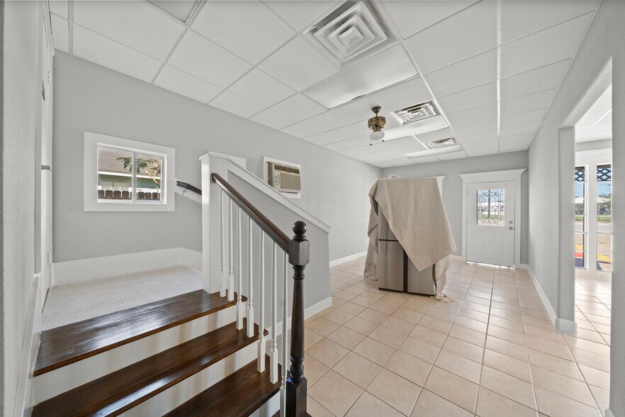 More Photos Of 2815 Market St, Baytown Office Residential For Lease