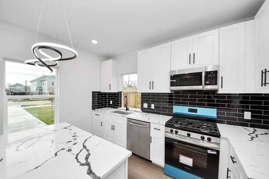 More Photos Of 8012 Miley St, Houston Multifamily For Sale