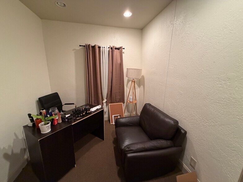 More Photos Of 11520 Oakhurst Rd, Largo Medical For Lease