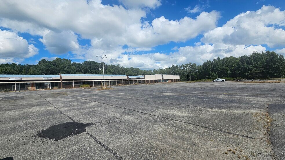 Primary Photo Of 1301-1333 Carrsville Hwy, Franklin Storefront For Sale