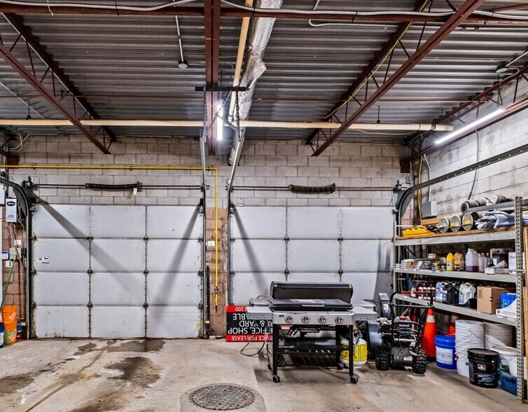 More Photos Of 1099 Guelph St, Kitchener Warehouse For Lease