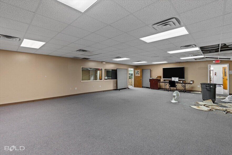 More Photos Of 523 Oxford Rd, Mansfield Office For Sale