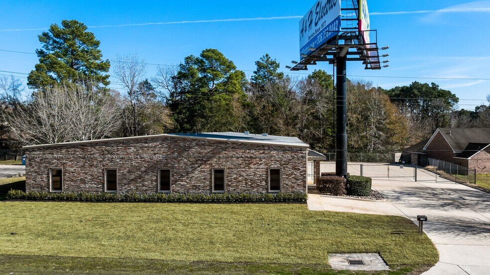 More Photos Of 3607 N Loop 336, Conroe Light Manufacturing For Lease