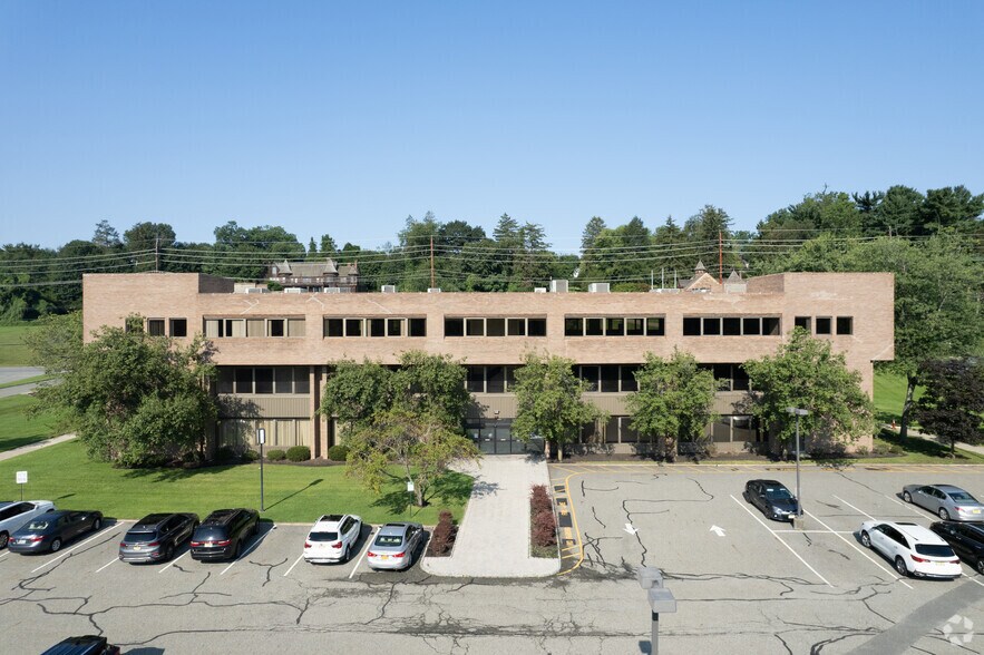 More Photos Of 690 Kinderkamack Rd, Oradell Medical For Lease