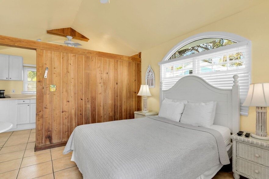 More Photos Of 243 61st St, Marathon Hotel For Sale