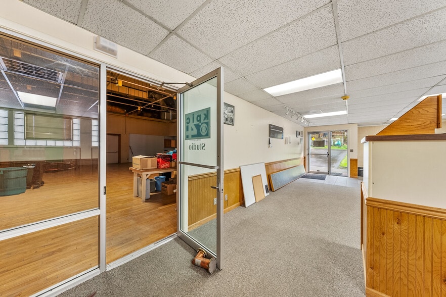 More Photos Of 655 W Umpqua St, Roseburg Radio TVTransmission Facilities For Sale