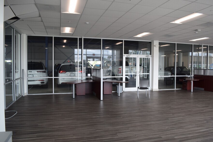 More Photos Of 1280 US Highway 41 Byp S, Venice Auto Dealership For Sale