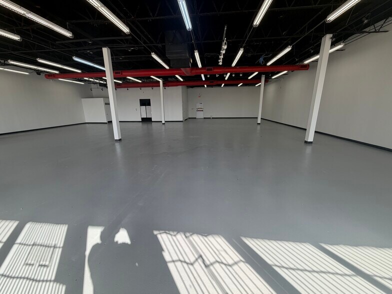 More Photos Of 10998 N I-45, Houston Unknown For Lease