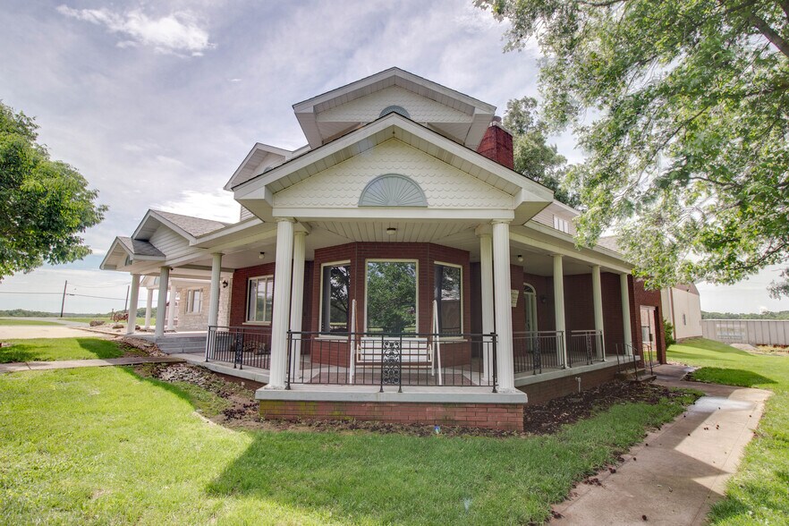 More Photos Of 27161 State Highway 3, Godfrey General Retail For Lease