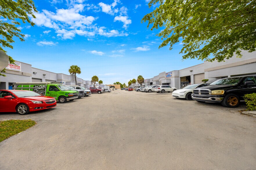 More Photos Of 2693 W 76th St, Hialeah Warehouse For Sale