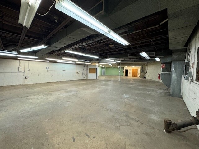 More Photos Of 26 Jinny Hill Rd, Cheshire Service For Sale