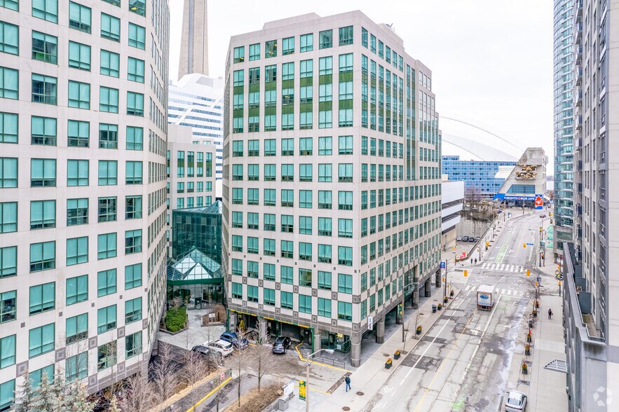 More Photos Of 330 Front St W, Toronto Office For Lease