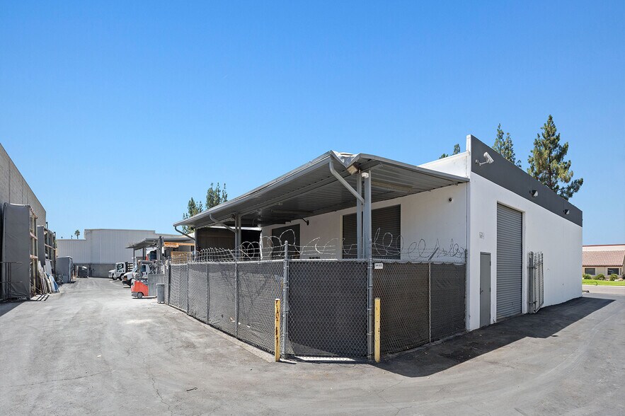 More Photos Of 10149 Channel Rd, Lakeside Warehouse For Lease
