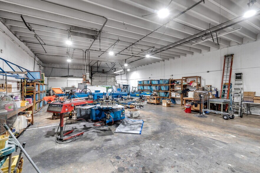 More Photos Of 651 NW 106th St, Miami Warehouse For Sale
