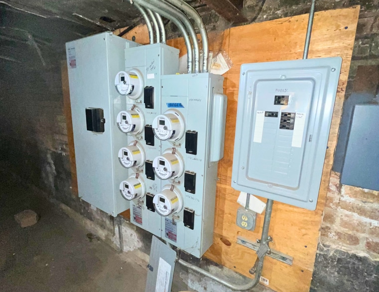 More Photos Of 4317 W Flournoy St, Chicago Apartments For Sale