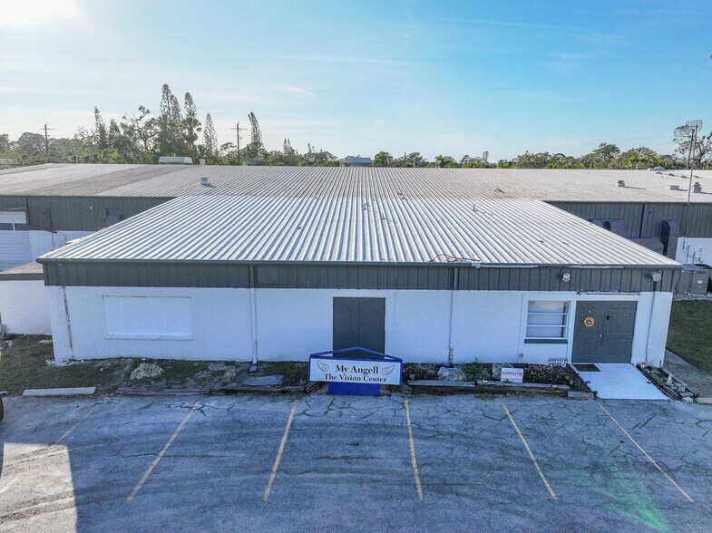 More Photos Of 1816 57th St, Sarasota Warehouse For Sale