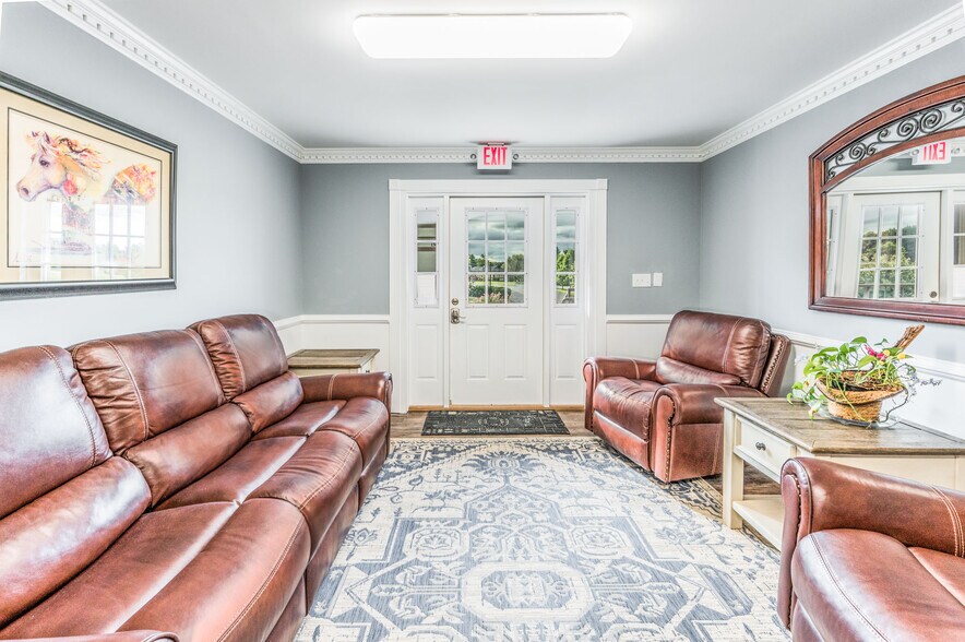 More Photos Of 1502 Westen St, Bowling Green Office For Sale