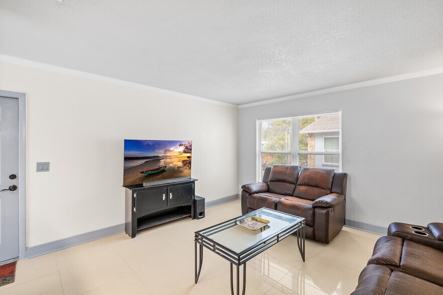 More Photos Of 7919 Lakeshore Dr, Tampa Multifamily For Sale