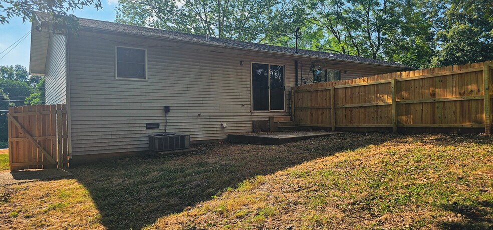 More Photos Of 1801 Ridgewood Dr, Murray Specialty For Sale