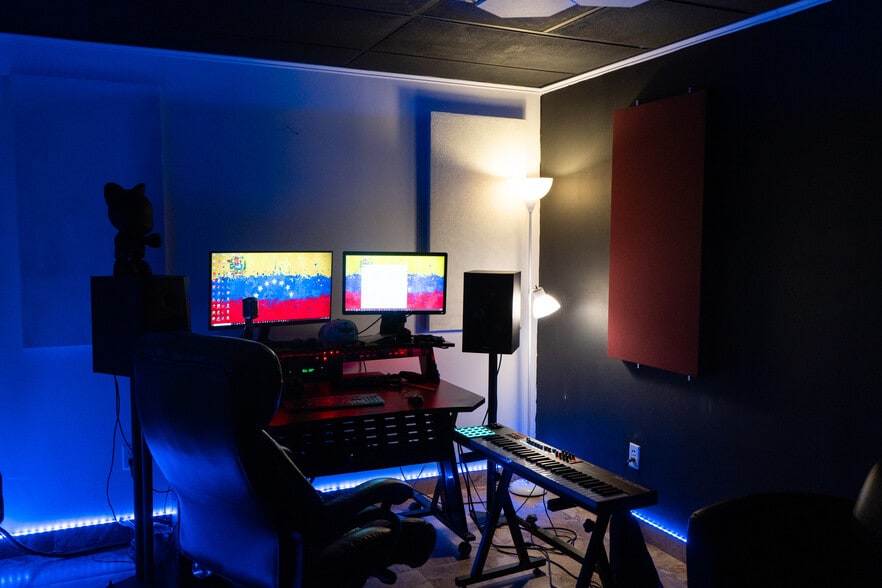 More Photos Of 14066 NW 82nd Unit #8-a Ave, Miami Lakes Sports And Entertainment For Sale