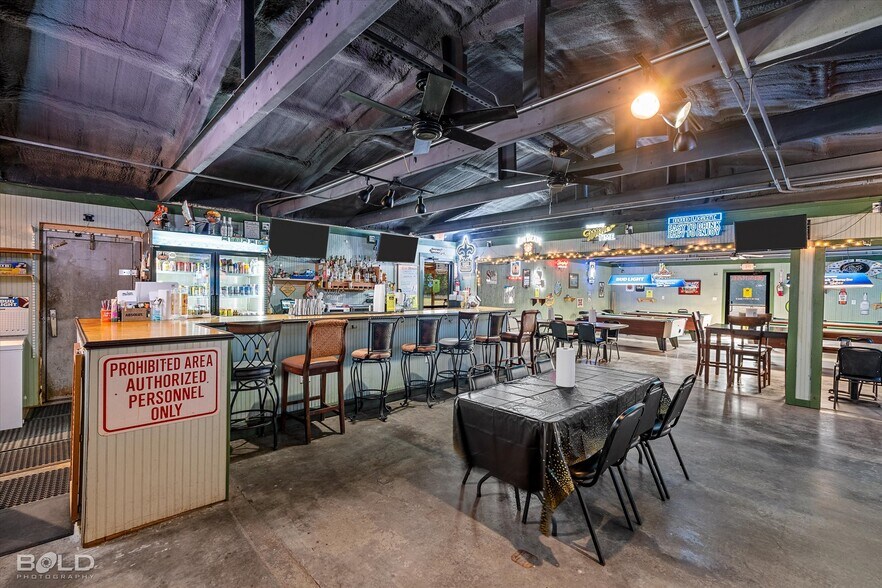 More Photos Of 7318 Ida State Line rd, Ida Bar For Sale